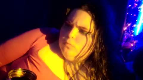 Snapshot of siofra chatting on 11/14/25, 11:42 Siofra online show from 11/14/25, 11:42