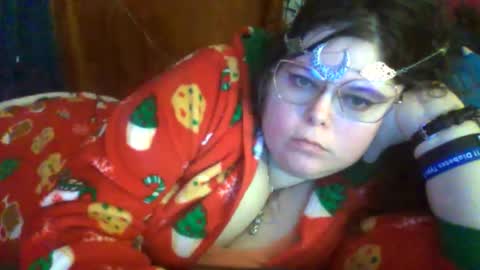 Snapshot of siofra chatting on 12/16/25, 08:08 Siofra online show from 12/16/25, 08:08