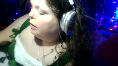 Snapshot of siofra chatting on 12/19/25, 12:39 Siofra online show from 12/19/25, 12:39