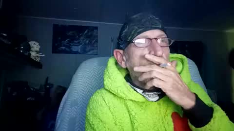 Snapshot of sir_cams_a_lot chatting on 11/15/25, 04:21 Sir cams online show from 11/15/25, 04:21