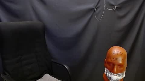 Snapshot of sir_damien chatting on 03/05/25, 08:32 Sir Damien online show from 03/05/25, 08:32