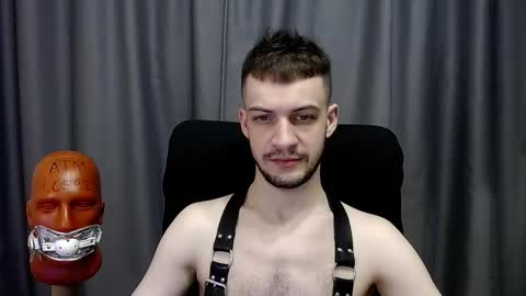 Snapshot of sir_damien chatting on 12/05/25, 03:37 Sir Damien online show from 12/05/25, 03:37