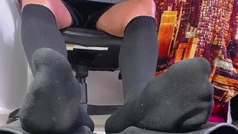 Snapshot of sir_kev66 chatting on 03/12/25, 09:35 only foot worshipers here online show from 03/12/25, 09:35