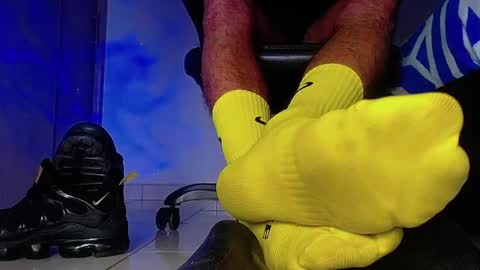 only foot                         worshipers here online show from 02/20/26, 06:26