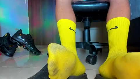 Snapshot of sir_kev66 chatting on 04/22/26, 12:57 only foot worshipers here online show from 04/22/26, 12:57