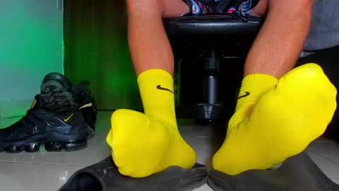 Snapshot of sir_kev66 chatting on 04/29/26, 05:11 only foot worshipers here online show from 04/29/26, 05:11
