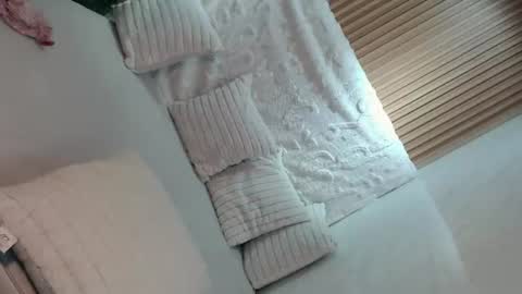Snapshot of siren_novaxx chatting on 07/28/26, 11:28 hi online show from 07/28/26, 11:28