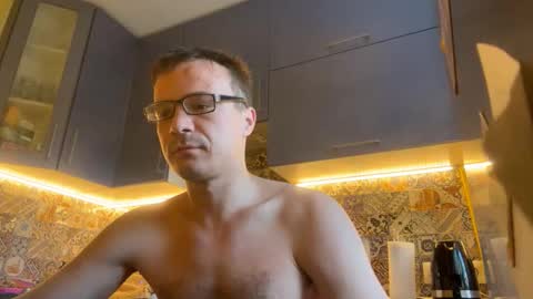 Snapshot of sirena2025 chatting on 09/08/25, 03:33 sirena2025 online show from 09/08/25, 03:33