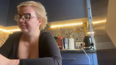 Snapshot of sirena2025 chatting on 09/09/25, 03:44 sirena2025 online show from 09/09/25, 03:44