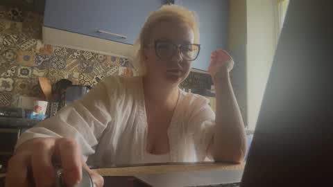 Snapshot of sirena2025 chatting on 09/16/25, 11:11 sirena2025 online show from 09/16/25, 11:11