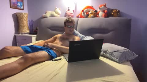 Snapshot of sirena2025 chatting on 09/18/25, 04:09 sirena2025 online show from 09/18/25, 04:09