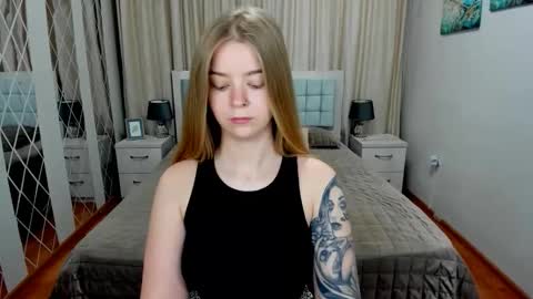 Snapshot of sirenabloom chatting on 06/10/26, 04:34 SirenaBloom online show from 06/10/26, 04:34