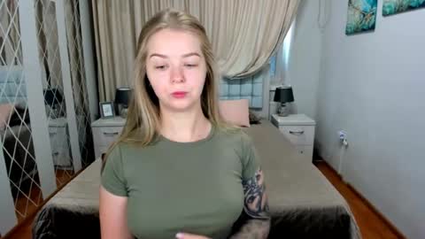Snapshot of sirenabloom chatting on 07/22/26, 04:26 SirenaBloom online show from 07/22/26, 04:26