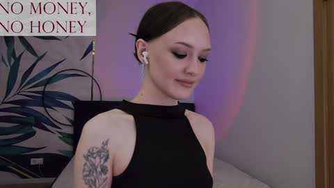 Snapshot of sirenaswhisper chatting on 05/26/26, 02:35 Goddess Sirena online show from 05/26/26, 02:35