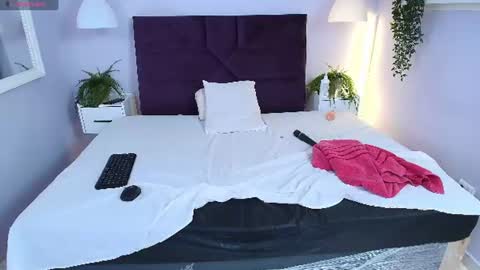Snapshot of sirenyrouss chatting on 07/10/26, 10:12 sirenyrouss online show from 07/10/26, 10:12
