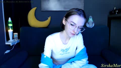 Snapshot of sirshamor chatting on 12/20/24, 02:52  SirshaMor   online show from 12/20/24, 02:52