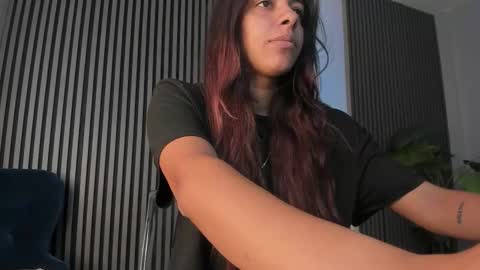 Snapshot of sisi_von_dee chatting on 09/29/25, 05:34 Dee online show from 09/29/25, 05:34