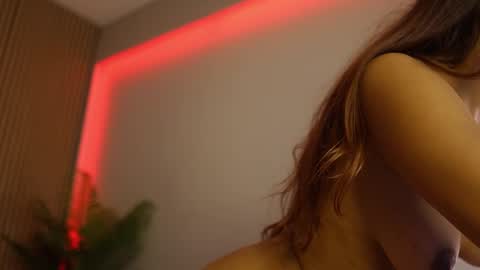 Snapshot of sisi_von_dee chatting on 11/12/25, 08:52 Dee online show from 11/12/25, 08:52