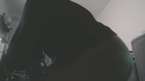 Snapshot of sissyboilooking chatting on 02/22/25, 05:02 RESPONDS WELL TO ... online show from 02/22/25, 05:02