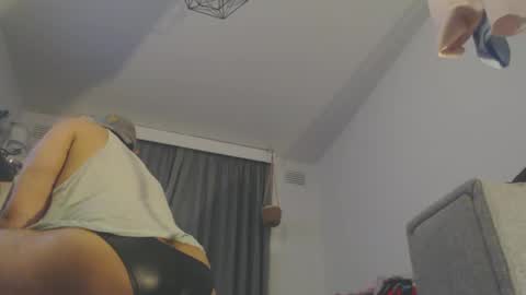 Snapshot of sissyboilooking chatting on 03/01/25, 11:17 RESPONDS WELL TO ... online show from 03/01/25, 11:17