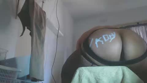 Snapshot of sissyboilooking chatting on 03/07/25, 02:04 RESPONDS WELL TO ... online show from 03/07/25, 02:04