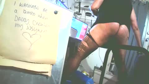 Snapshot of sissyboilooking chatting on 10/17/25, 09:23 RESPONDS WELL TO ... online show from 10/17/25, 09:23