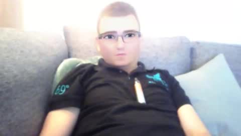 Snapshot of sissyboyforyoui chatting on 09/15/25, 10:32 looking for older male ore female to use me sexually and be good to me ahhhhh online show from 09/15/25, 10:32