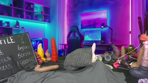 Elise online show from 01/21/25, 02:37