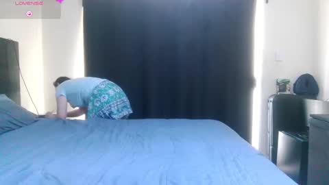 Snapshot of sizzlemewet chatting on 12/03/24, 02:03 sizzlemewet online show from 12/03/24, 02:03