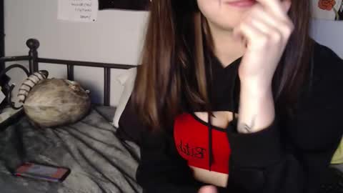 Snapshot of sk8t3rgurl chatting on 11/12/25, 04:24 sk8t3rgurl online show from 11/12/25, 04:24