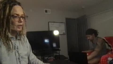 Snapshot of skarfos_babes chatting on 12/08/24, 12:07 skarfos_babes online show from 12/08/24, 12:07