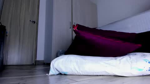 Snapshot of skarletsexy chatting on 10/20/25, 03:40 Skarlet online show from 10/20/25, 03:40