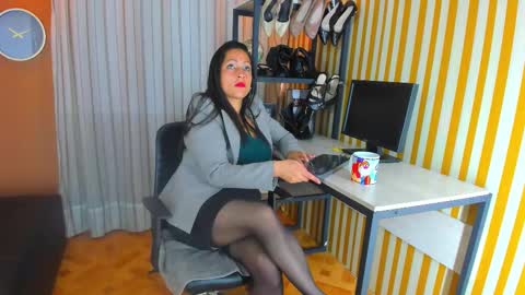 skarlettbarnes online show from 11/12/25, 11:43