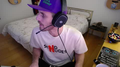 Snapshot of skatejocke chatting on 11/19/25, 09:09 skatejocke online show from 11/19/25, 09:09