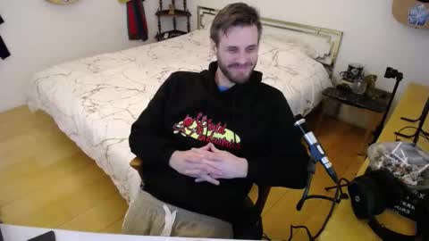 Snapshot of skatejocke chatting on 12/04/25, 11:30 skatejocke online show from 12/04/25, 11:30