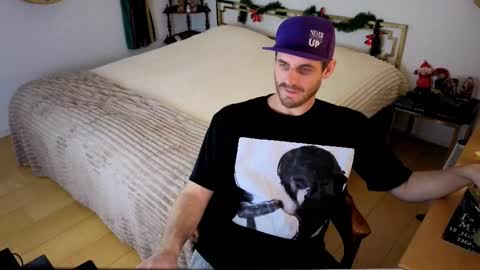 Snapshot of skatejocke chatting on 12/19/25, 08:27 skatejocke online show from 12/19/25, 08:27