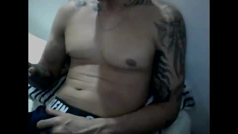 Snapshot of skater19xxx chatting on 03/12/25, 01:36 miguel online show from 03/12/25, 01:36