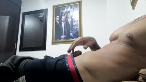 Snapshot of skater19xxx chatting on 02/19/26, 12:06 miguel online show from 02/19/26, 12:06