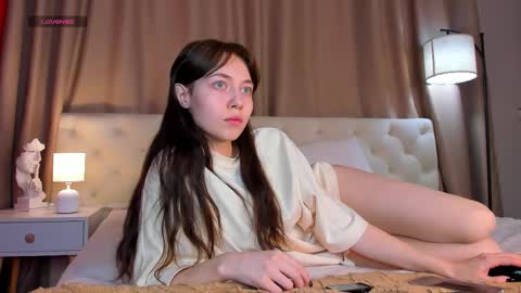 Snapshot of skelerata chatting on 10/18/25, 01:19 Emily online show from 10/18/25, 01:19