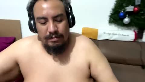 Snapshot of skinhell chatting on 01/15/25, 02:27 Elias online show from 01/15/25, 02:27