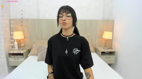 Snapshot of skinny_emily chatting on 09/11/25, 07:47 Emily Rojas online show from 09/11/25, 07:47