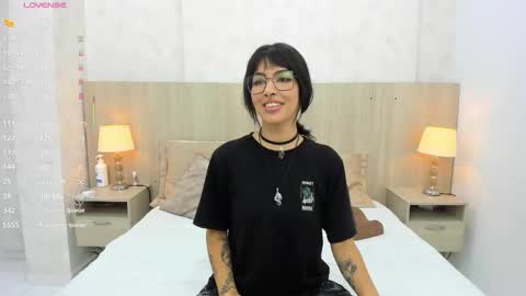 Snapshot of skinny_emily chatting on 09/28/25, 07:30 Emily Rojas online show from 09/28/25, 07:30