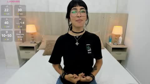 Snapshot of skinny_emily chatting on 11/06/25, 07:37 Emily Rojas online show from 11/06/25, 07:37