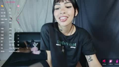 Snapshot of skinny_emily chatting on 05/27/26, 01:57 Emily Rojas online show from 05/27/26, 01:57