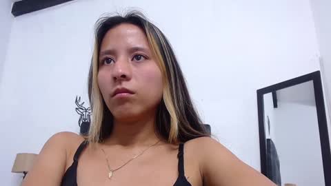 Snapshot of skinny_hottie18 chatting on 12/10/24, 01:44 skinny_hottie18 online show from 12/10/24, 01:44