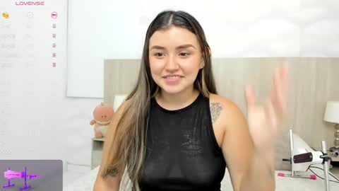 Snapshot of skinny_laura chatting on 04/25/26, 11:13 online show from 04/25/26, 11:13