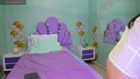 Snapshot of skinny_linda chatting on 01/24/25, 10:11   online show from 01/24/25, 10:11