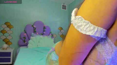 Snapshot of skinny_linda chatting on 02/01/25, 10:15   online show from 02/01/25, 10:15