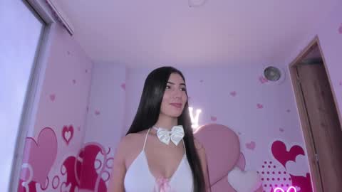 Snapshot of skinny_linda chatting on 03/12/25, 04:24   online show from 03/12/25, 04:24