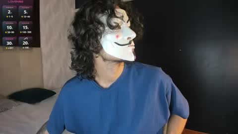 Snapshot of skinny_mac_ chatting on 06/08/26, 01:22 Mac online show from 06/08/26, 01:22